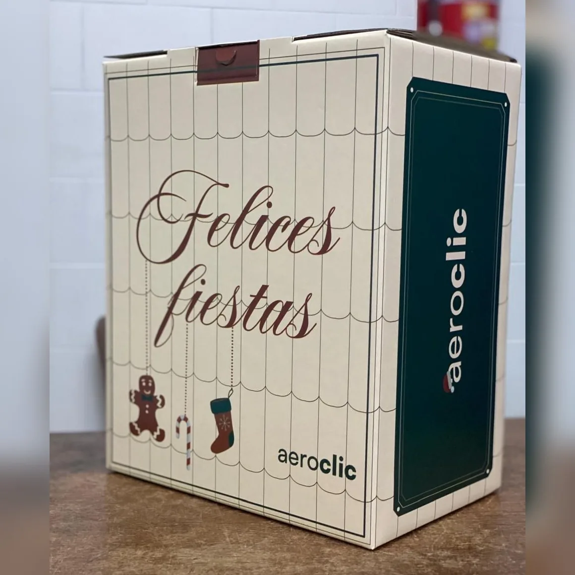Maletín crema diseñado a medida para aeroclic