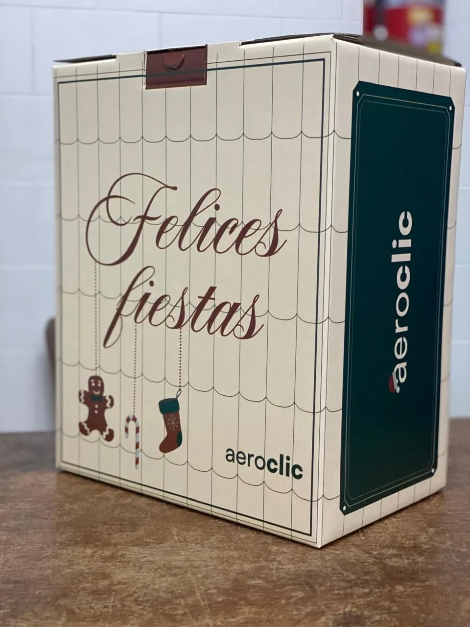 Maletín navideño diseñado a medida para un cliente